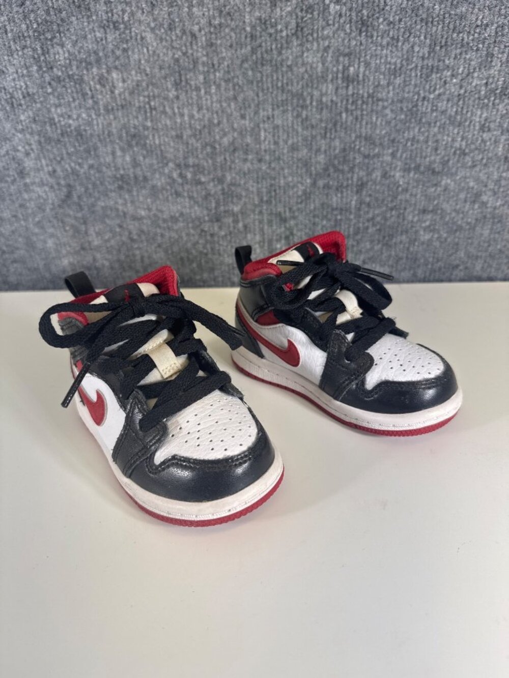 Air Jordan 1 Size 5C Retro High OG Toddler Shoes Black/White/Red